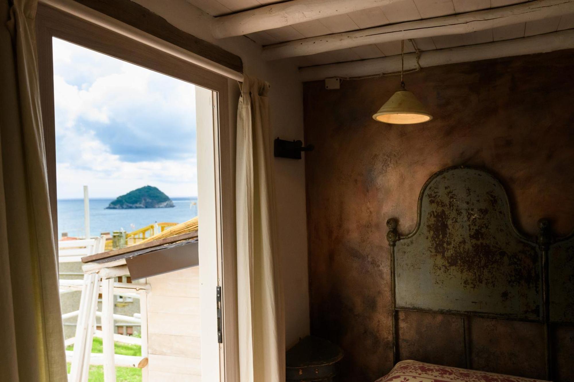 Soqquadro Art&Relax - Spotorno Apartamento Quarto foto